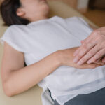 やさしく触れるだけで変わるなんて、信じられなかった私｜ゆるめることで整った私の実体験